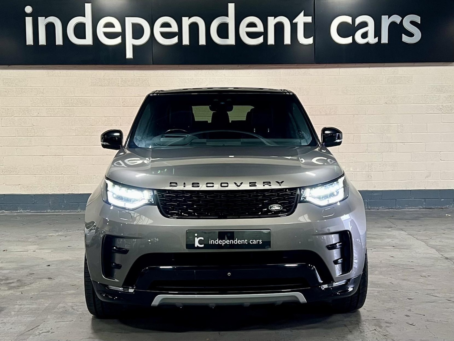 Used Land Rover Discovery 2018 for sale - 77296779: Photo 2