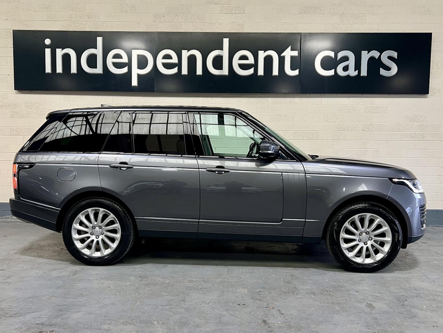 Used Land Rover Range Rover 2018 for sale - 76422191: Photo 2