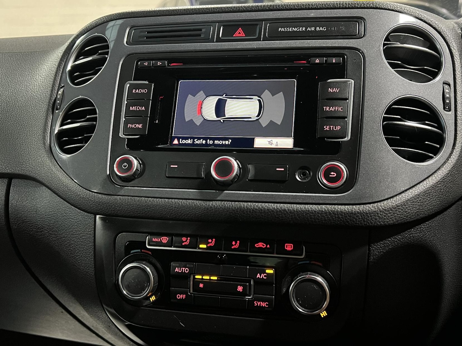 Used Volkswagen Tiguan 2015 for sale - 76782122: Photo 10