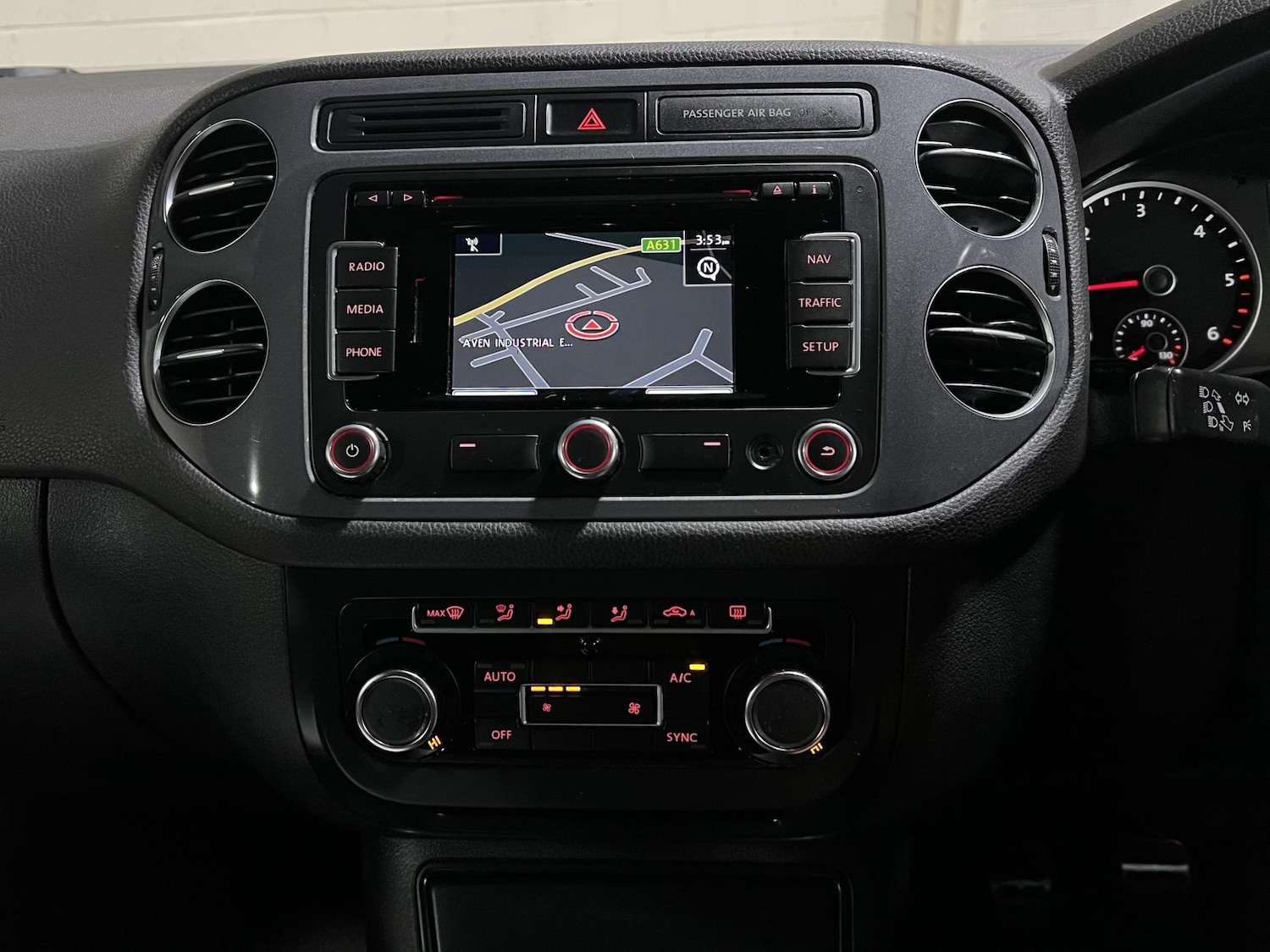 Used Volkswagen Tiguan 2015 for sale - 76782122: Photo 5