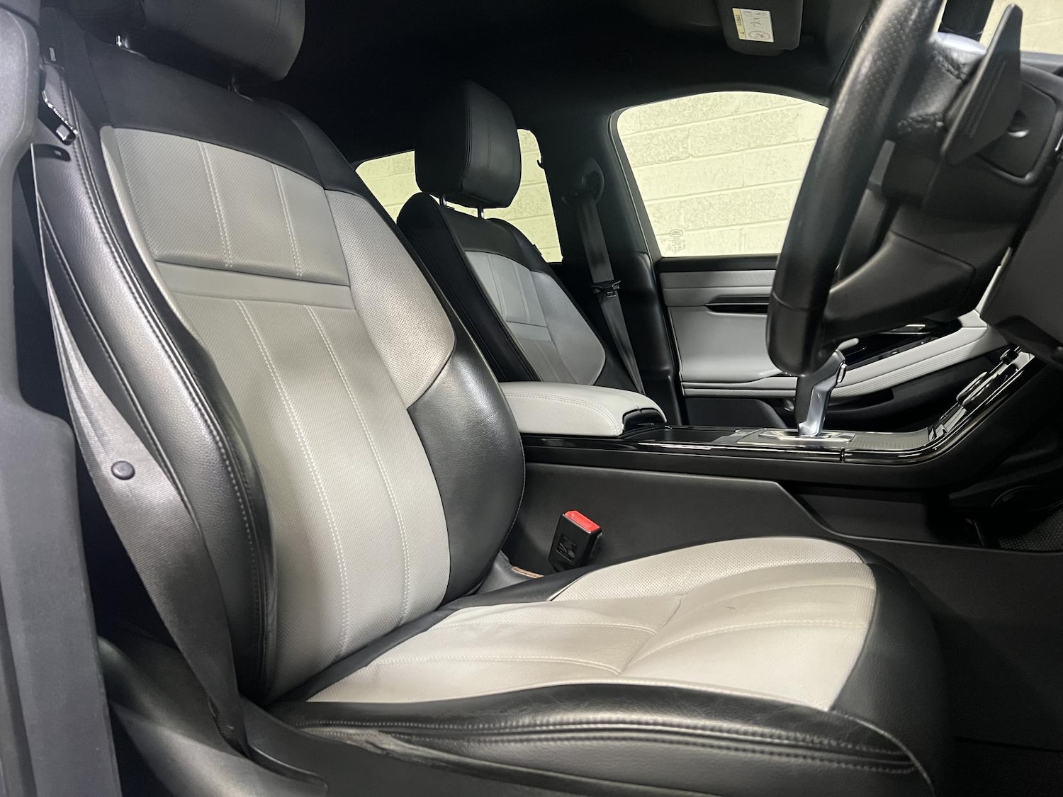 Used Land Rover Range Rover Evoque 2019 for sale - 76452691: Photo 2