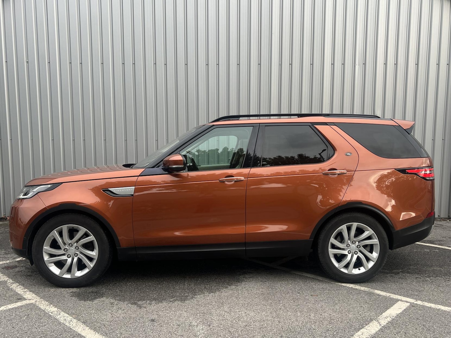 Used Land Rover Discovery 2016 for sale - 76135815: Photo 2