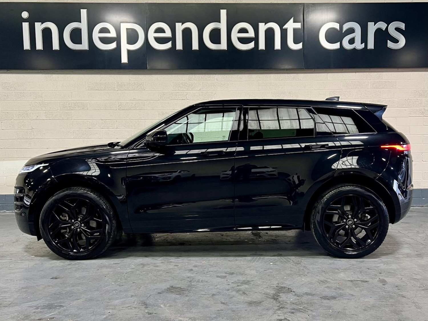 Used Land Rover Range Rover Evoque 2023 for sale - 76428647: Photo 2