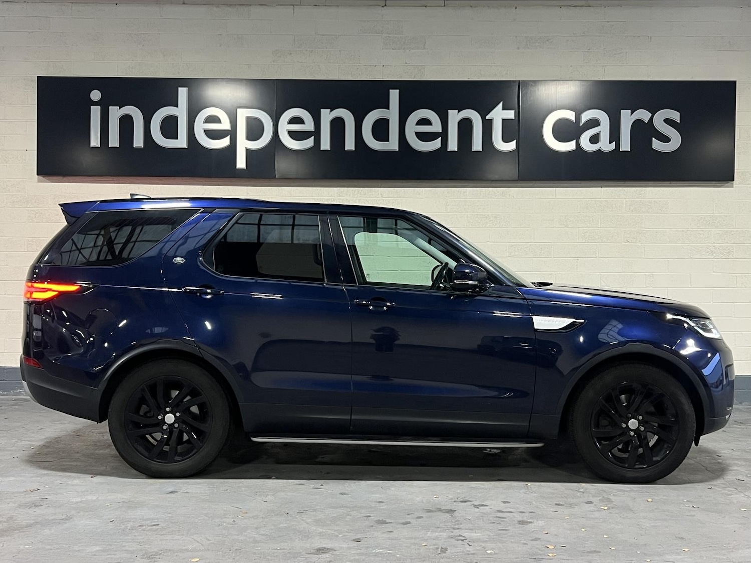 Used Land Rover Discovery 2017 for sale - 77013350: Photo 2