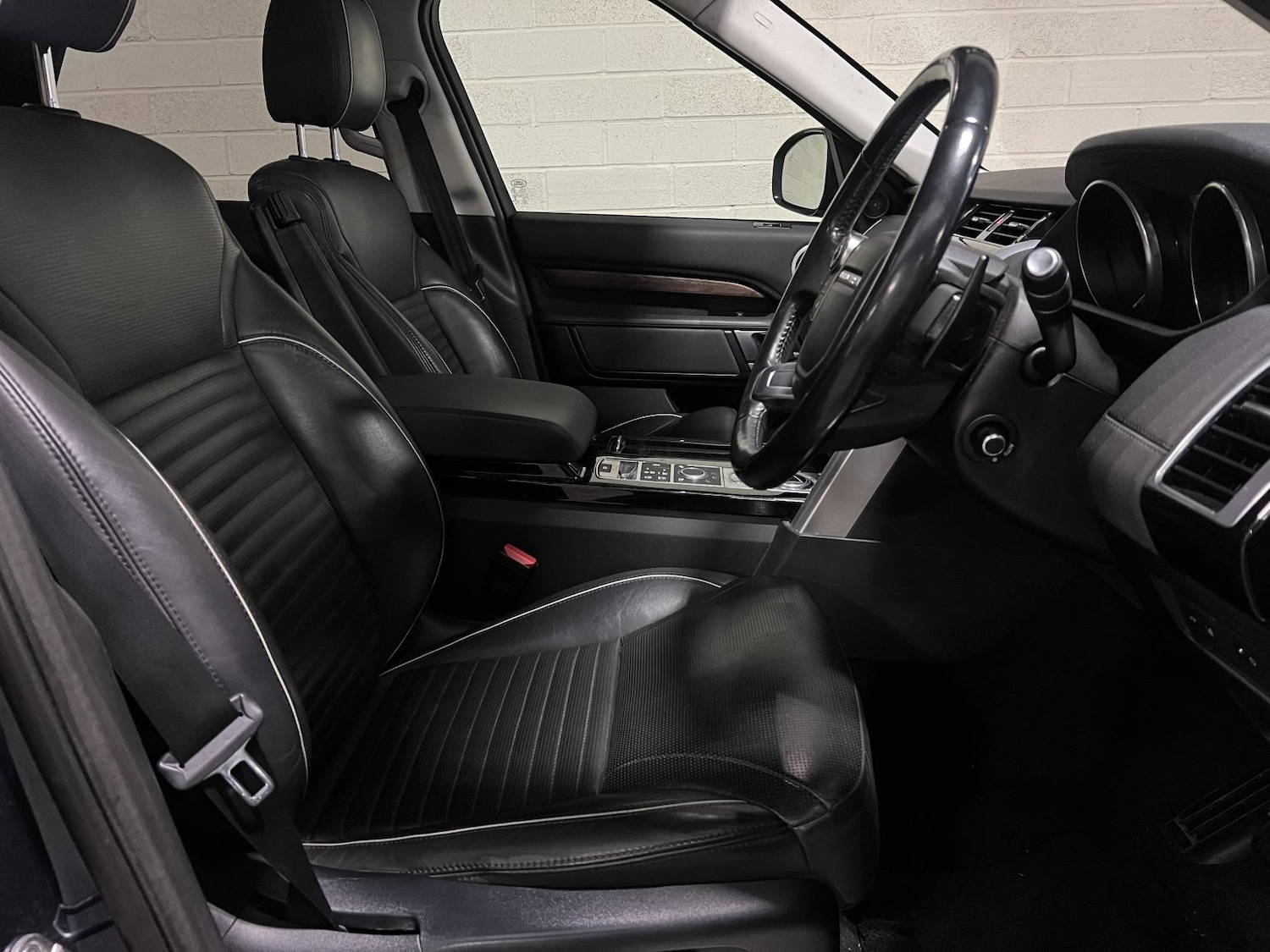 Used Land Rover Discovery 2017 for sale - 77013350: Photo 3