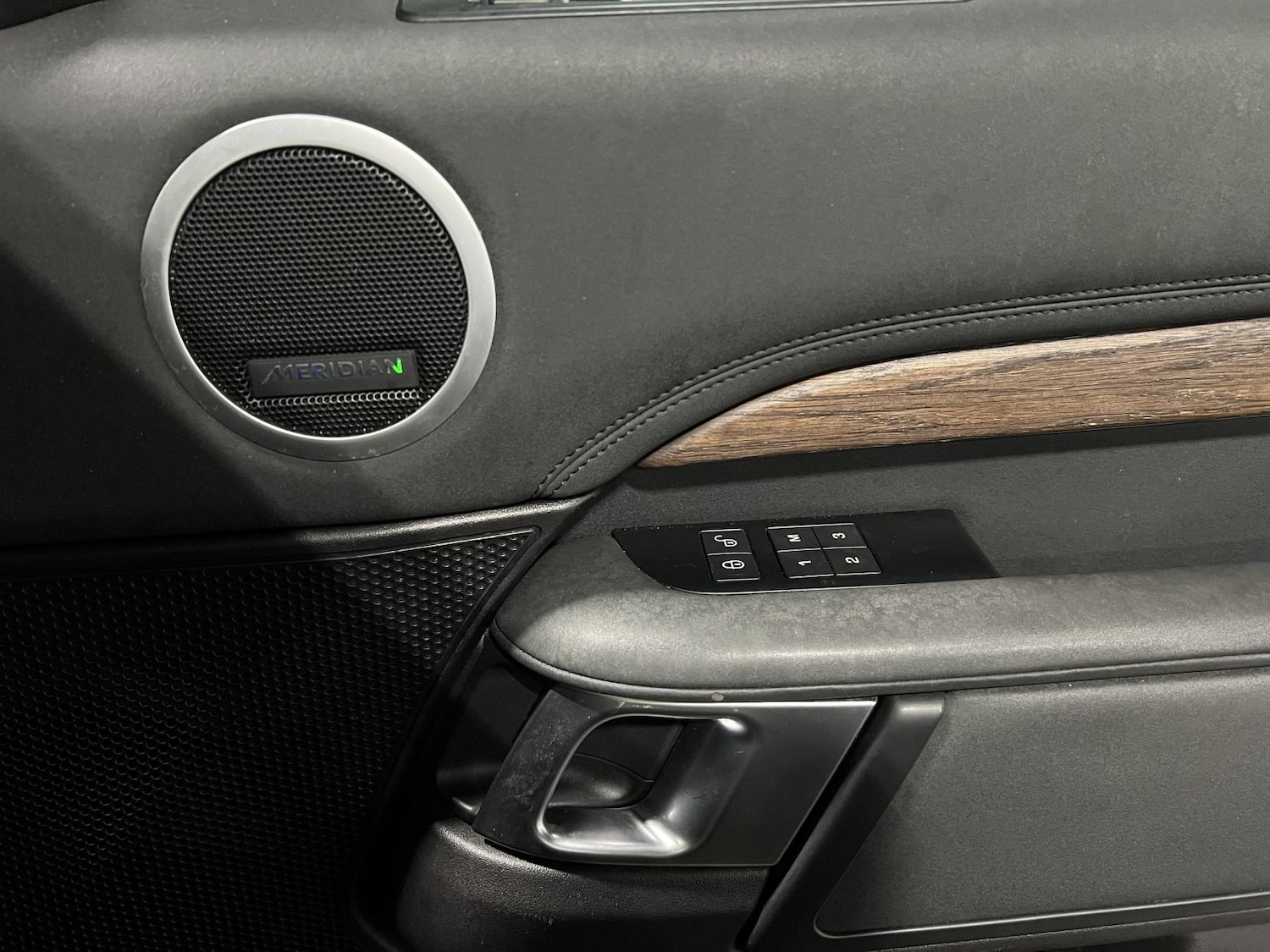 Used Land Rover Discovery 2017 for sale - 77013350: Photo 8