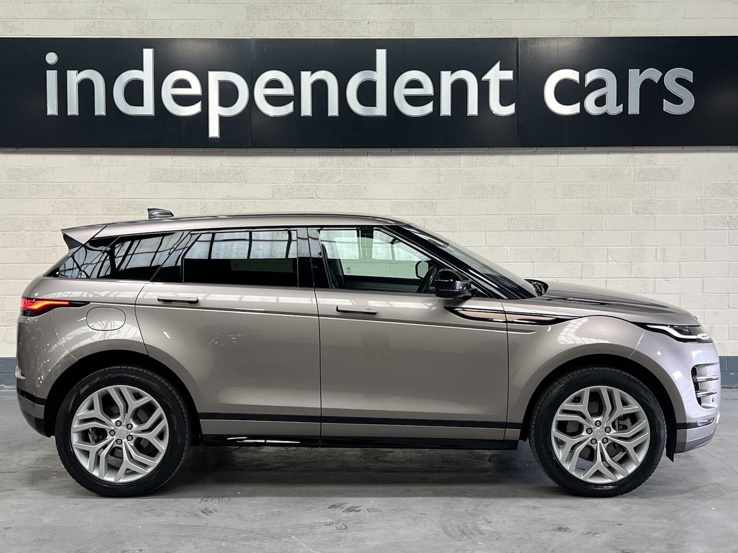 Used Land Rover Range Rover Evoque 2022 for sale - 76796736: Photo 2