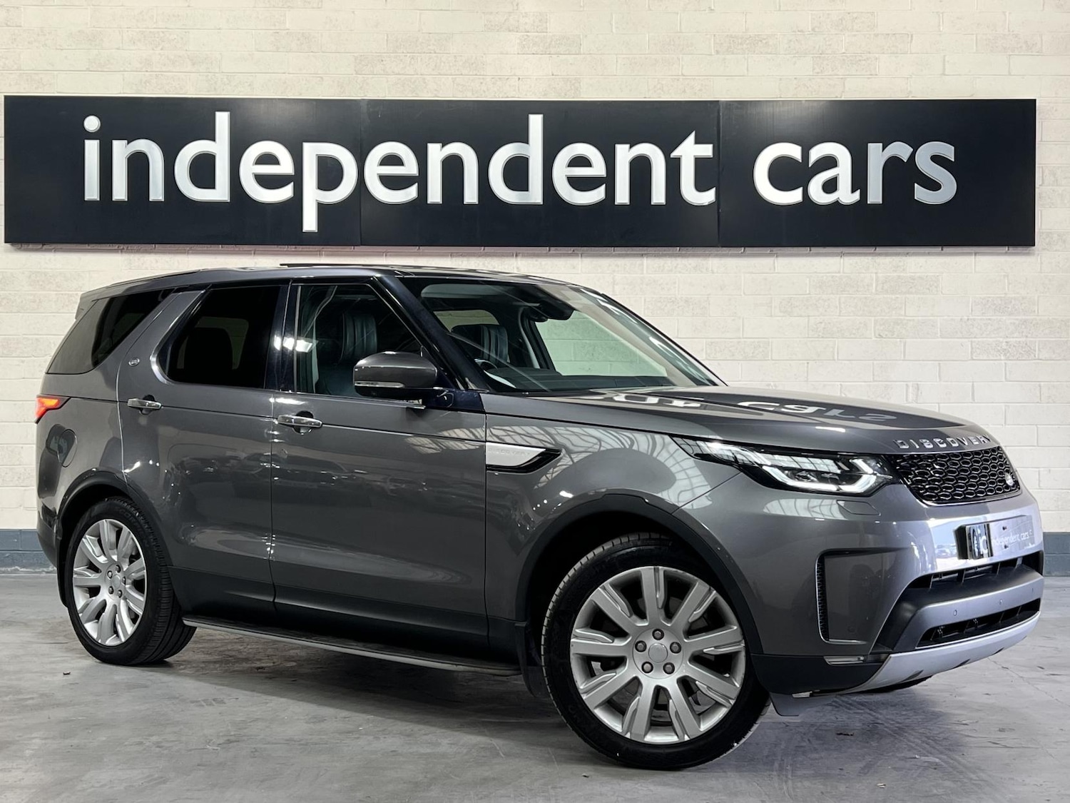Used Land Rover Discovery 2017 for sale - 76104875: Photo 1