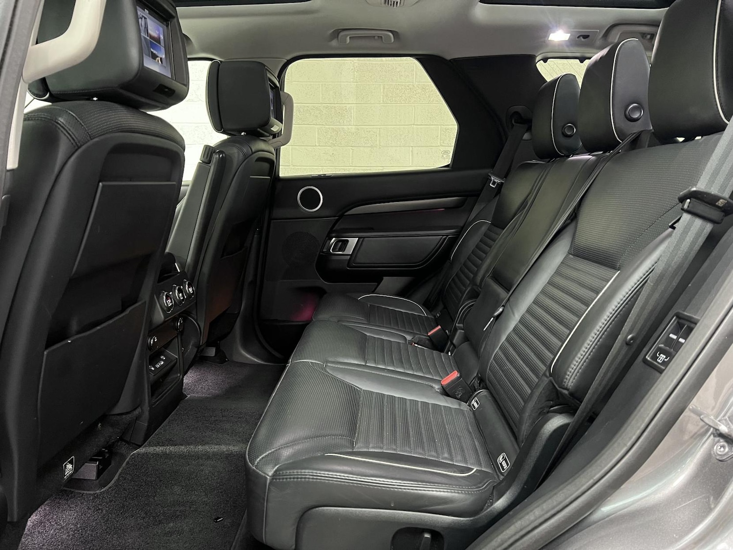 Used Land Rover Discovery 2017 for sale - 76104875: Photo 14