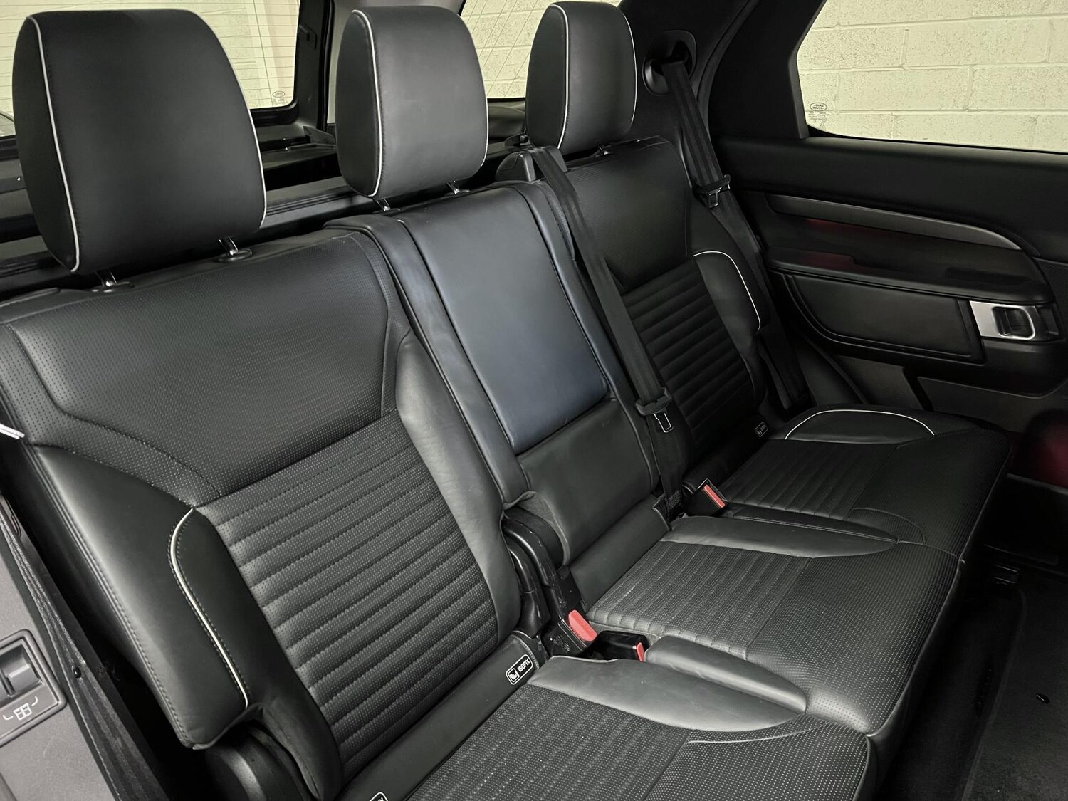 Used Land Rover Discovery 2017 for sale - 76104875: Photo 15