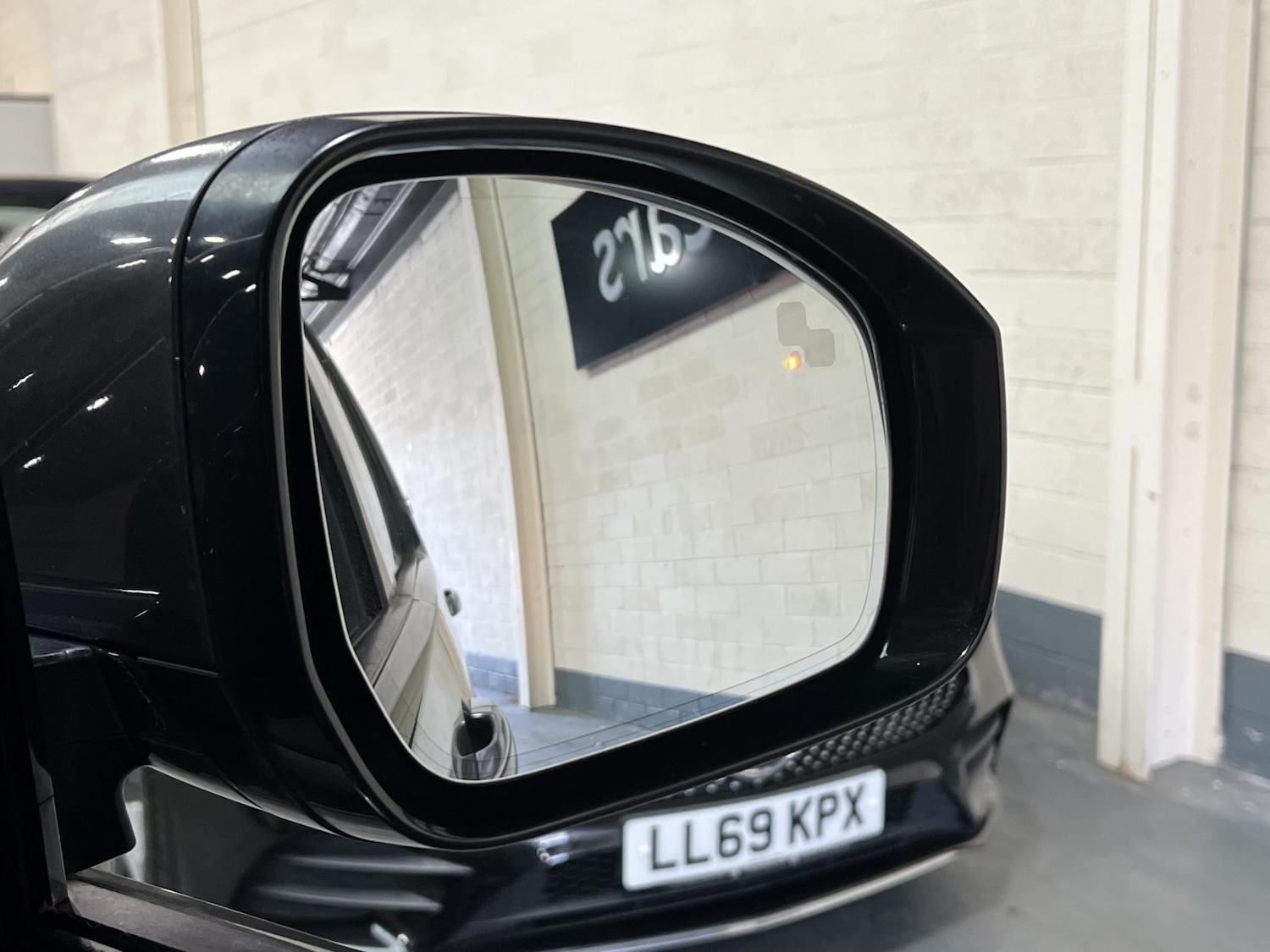 Used Land Rover Discovery 2017 for sale - 76104875: Photo 25