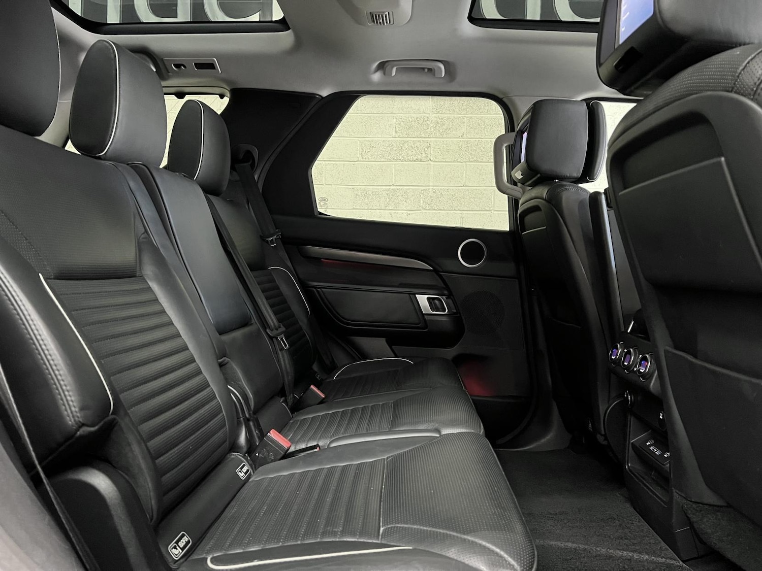 Used Land Rover Discovery 2017 for sale - 76104875: Photo 5