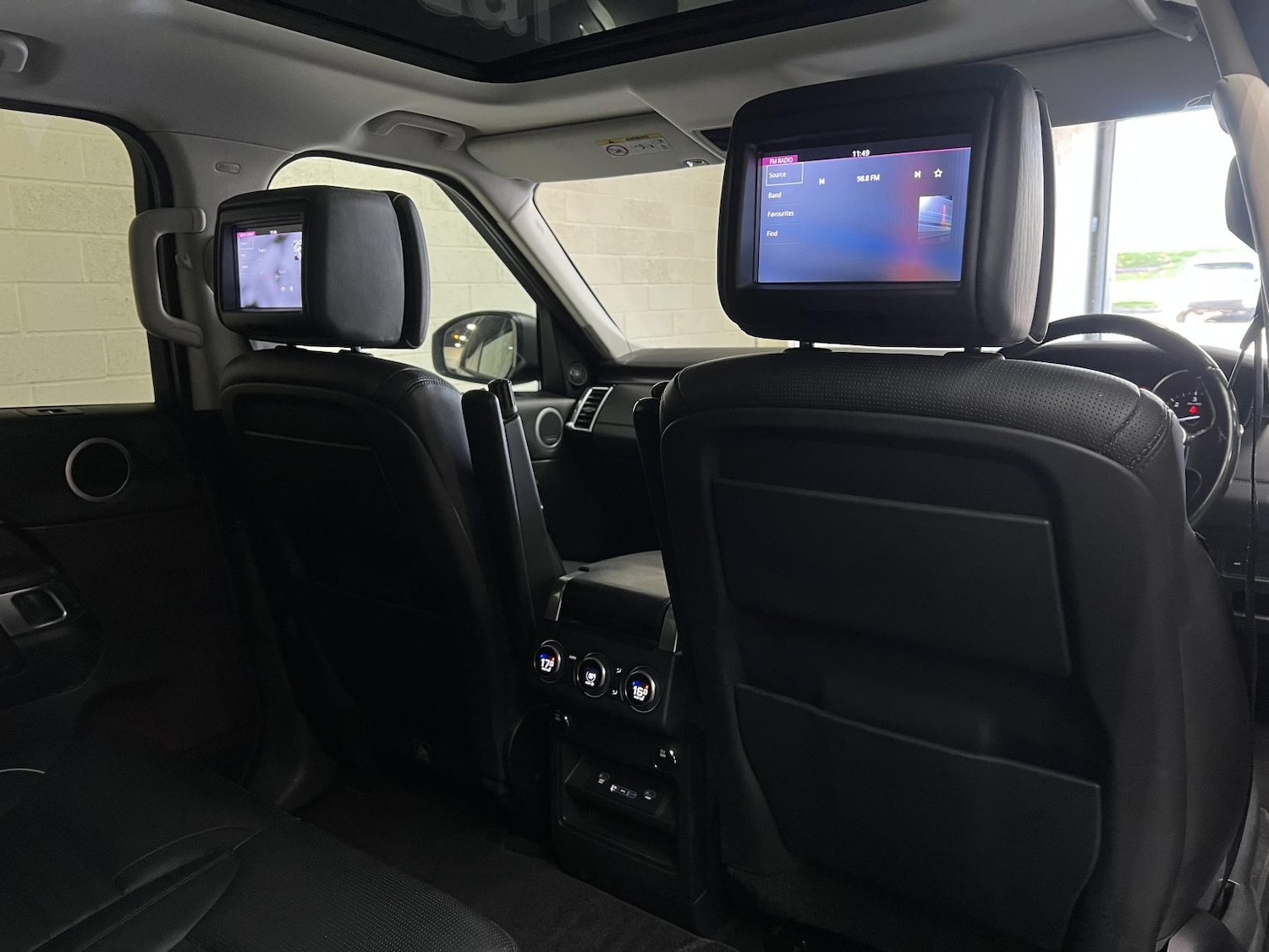 Used Land Rover Discovery 2017 for sale - 76104875: Photo 6