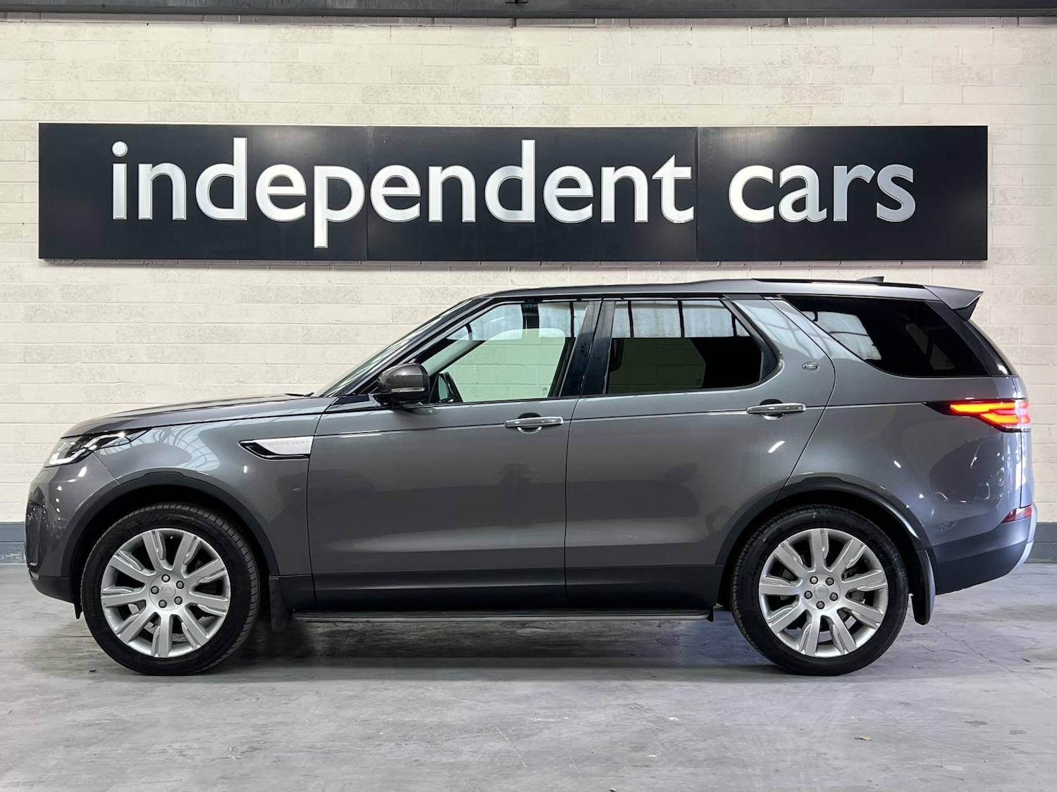 Used Land Rover Discovery 2017 for sale - 76104875: Photo 8