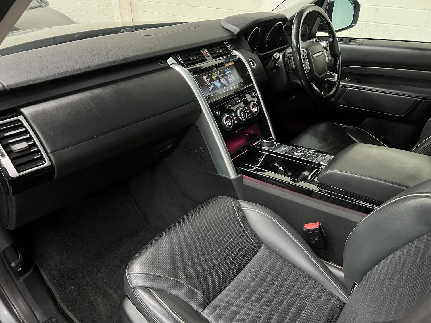 Used Land Rover Discovery 2017 for sale - 76104875: Photo 9