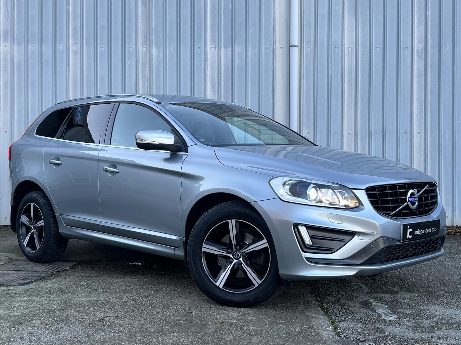 Used Volvo XC60 2017 for sale - 76525782: Photo 1