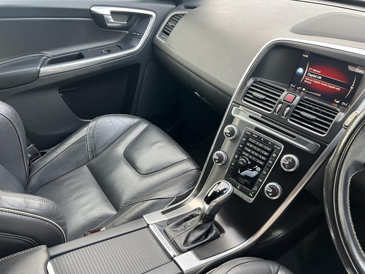 Used Volvo XC60 2017 for sale - 76525782: Photo 10