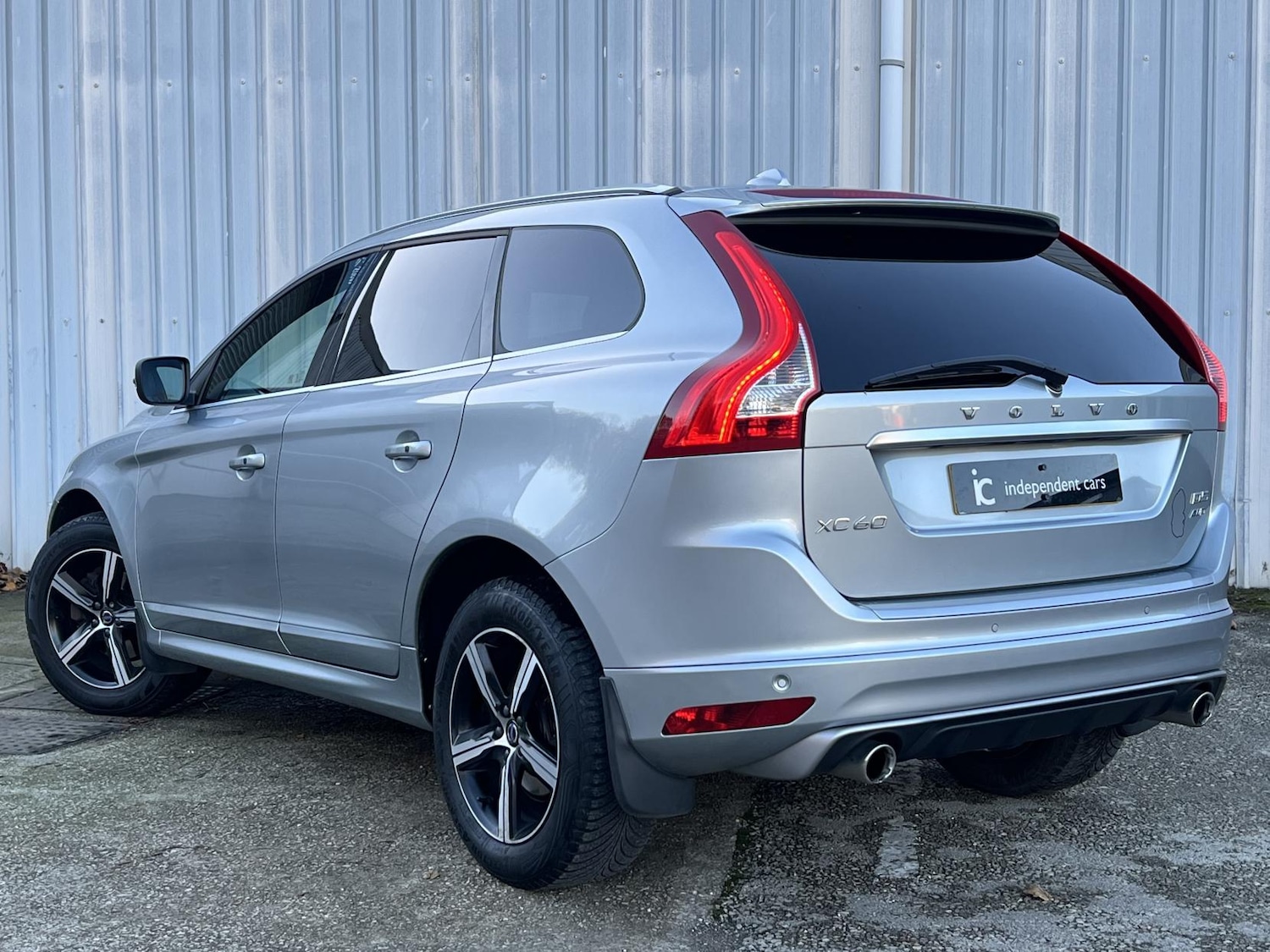 Used Volvo XC60 2017 for sale - 76525782: Photo 3