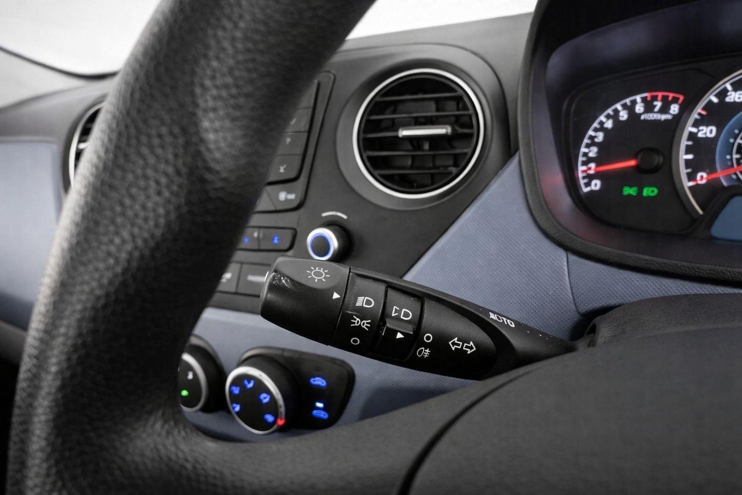 Used Hyundai i10 2015 for sale - 77658735: Photo 12