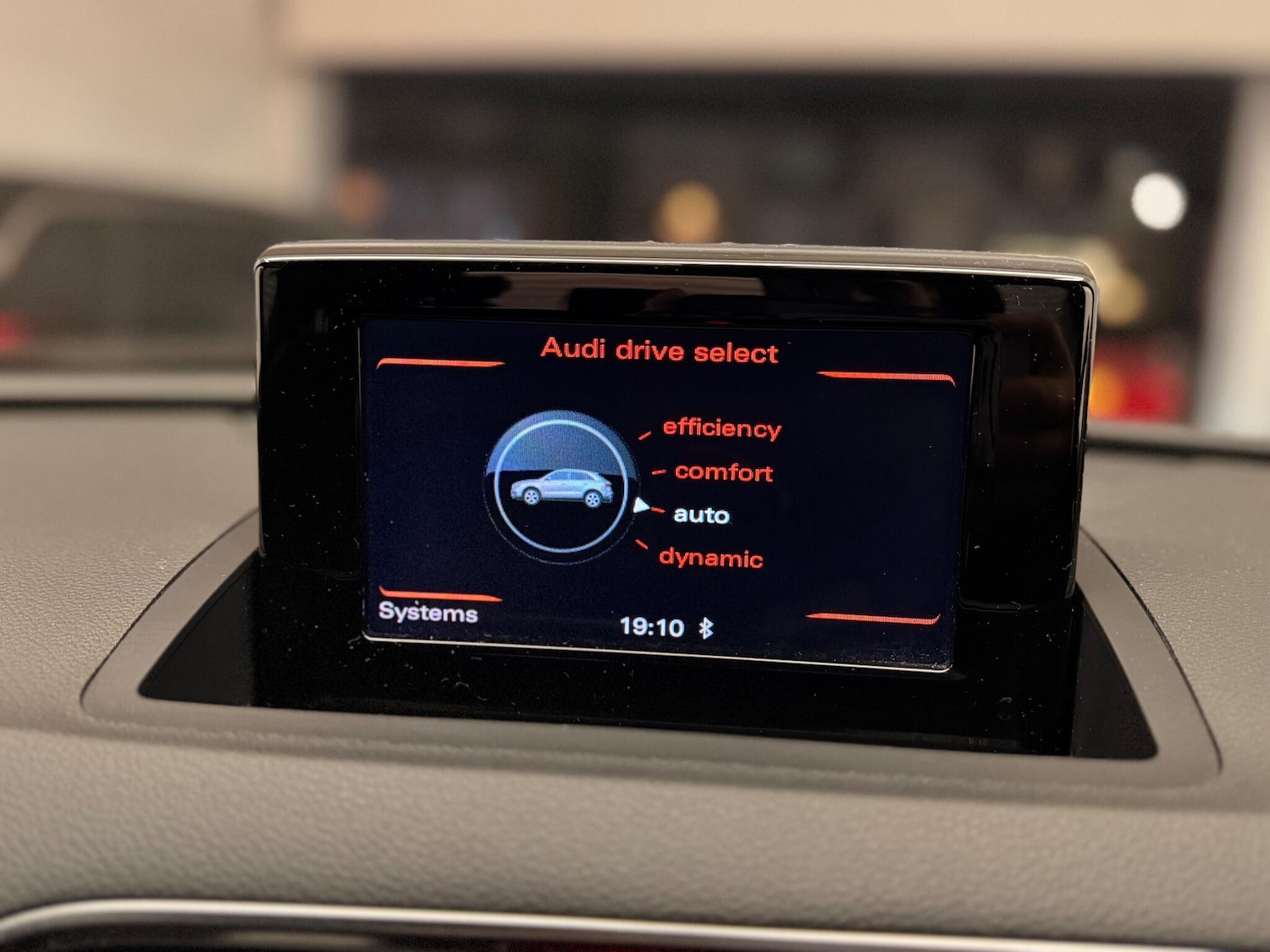 Used Audi Q3 2014 for sale - 77658506: Photo 25