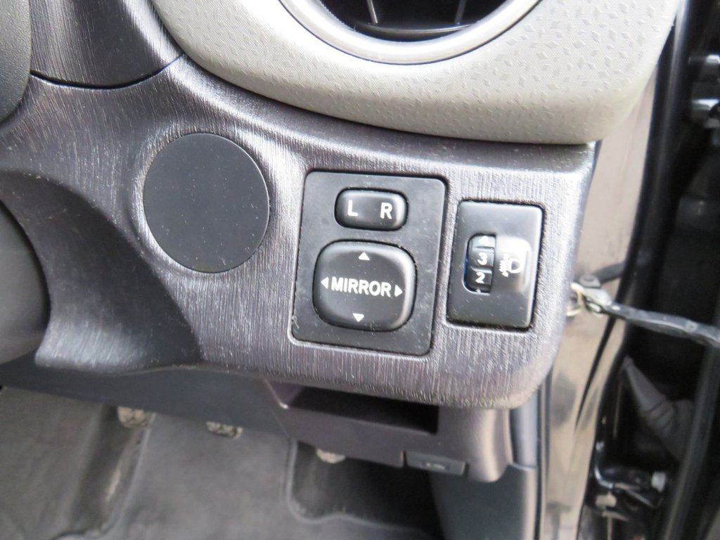 Used Toyota Yaris 2012 for sale - 77463398: Photo 21