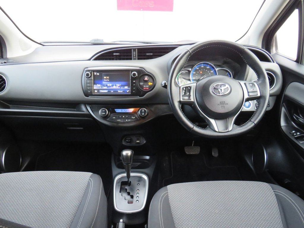 Used Toyota Yaris 2015 for sale - 77422104: Photo 2