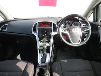 Used Vauxhall Astra 2014 for sale - 76056882: Photo 2