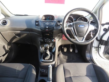Used Ford Fiesta 2015 for sale - 77020408: Photo