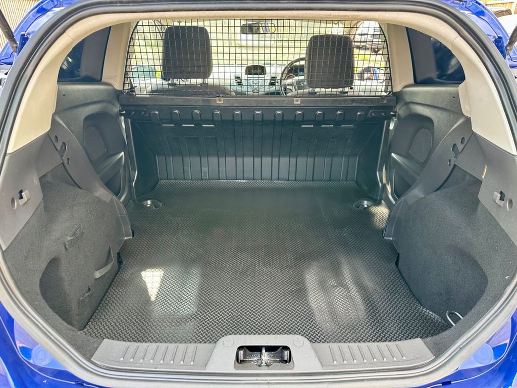 Used Ford Fiesta Van 2017 for sale - 76245111: Photo 4