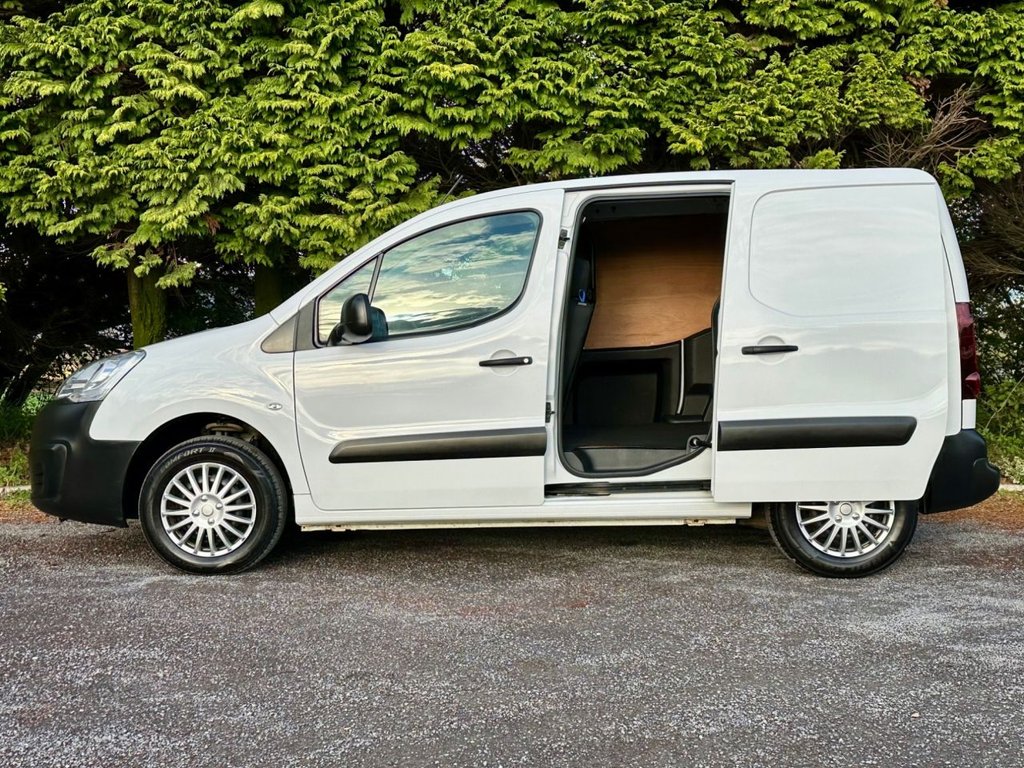 Used Citroen Berlingo 2017 for sale - 76345235: Photo 2