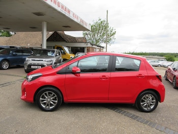 Used Toyota Yaris 2015 for sale - 78460017: Photo