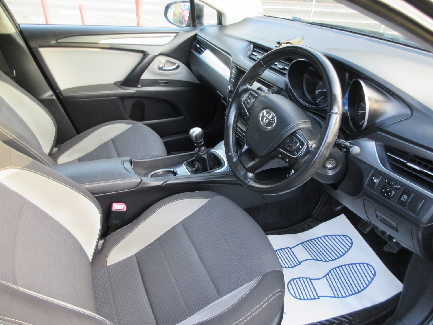 Used Toyota Avensis 2015 for sale - 77270801: Photo 10