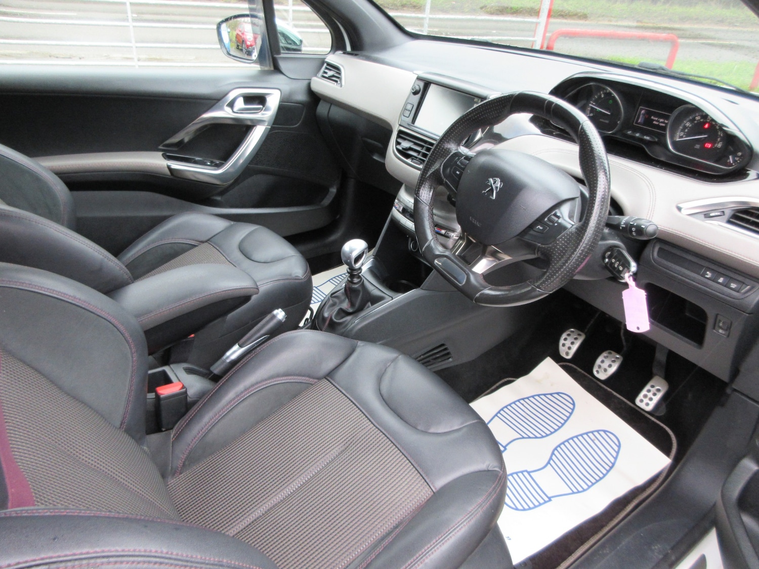 Used Peugeot 208 2014 for sale - 77417941: Photo 10