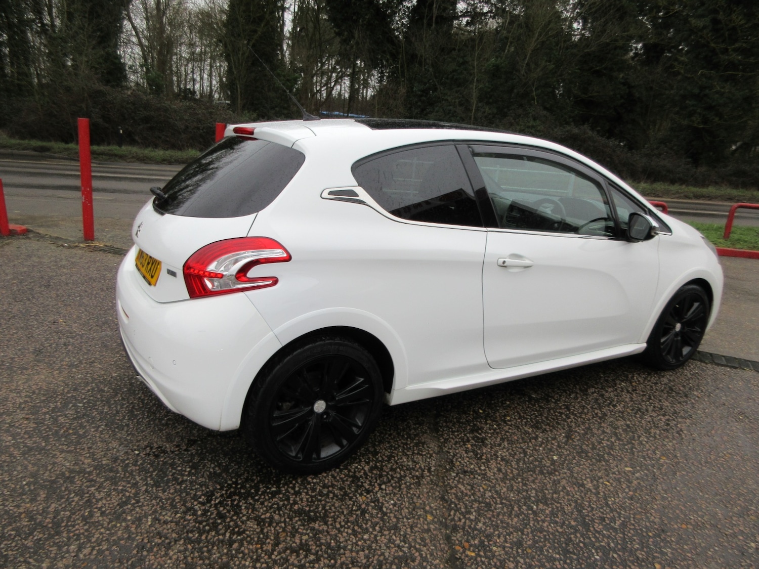 Used Peugeot 208 2014 for sale - 77417941: Photo 8