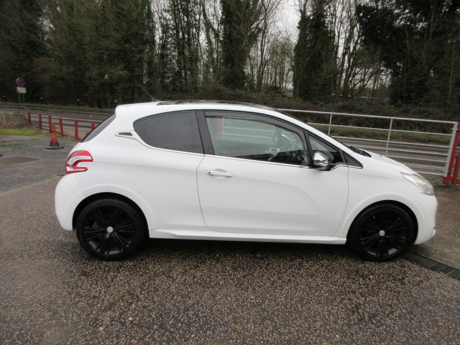 Used Peugeot 208 2014 for sale - 77417941: Photo 9