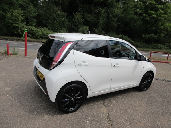 Used Toyota AYGO 2017 for sale - 75084084: Photo 8
