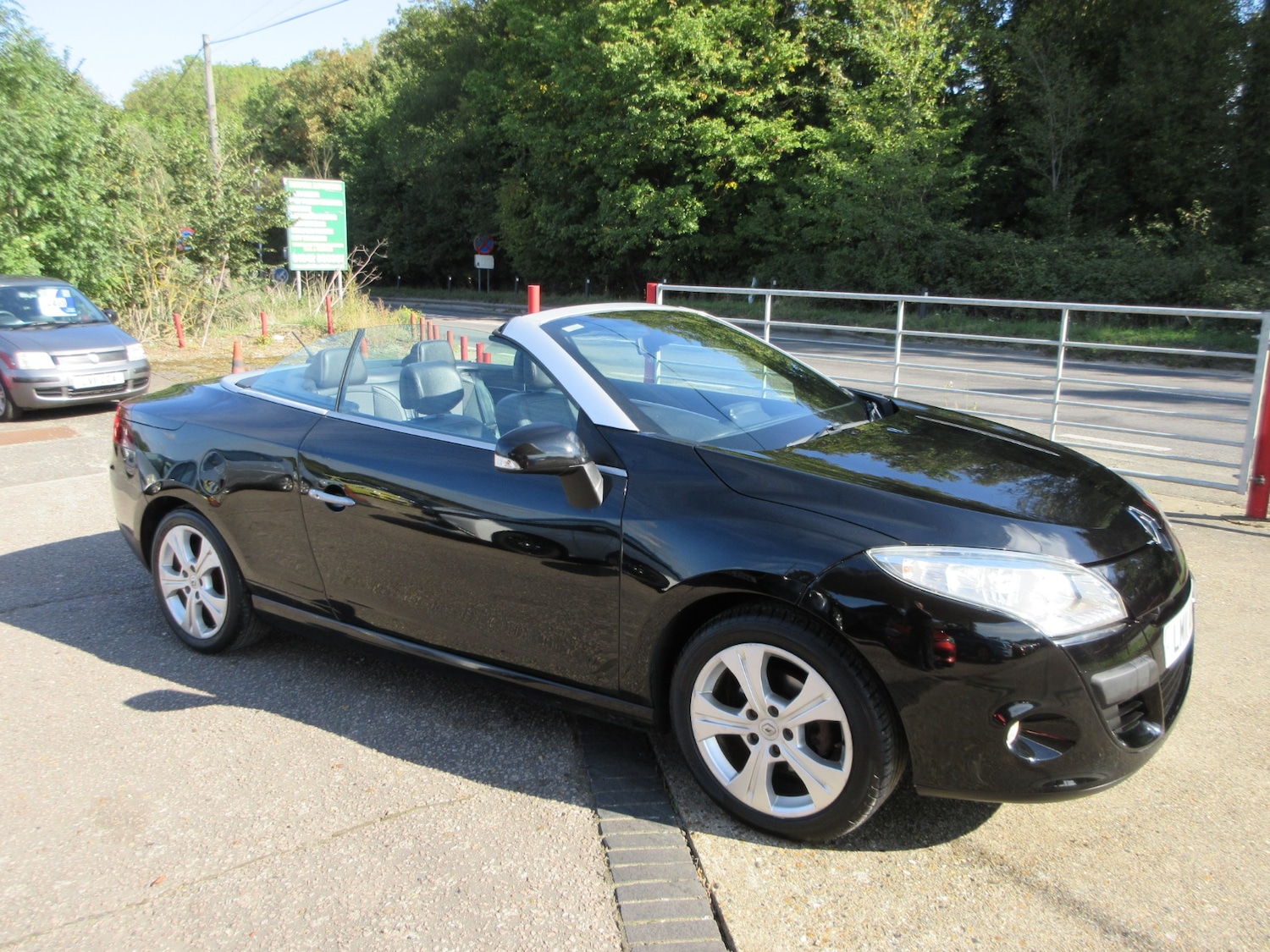 Used Renault Megane 2011 for sale - 76045876: Photo 11