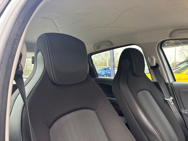 Used Renault Zoe 2019 for sale - 75665793: Photo 2