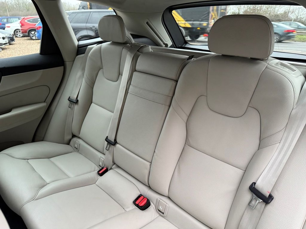 Used Volvo XC60 2018 for sale - 77327997: Photo 15