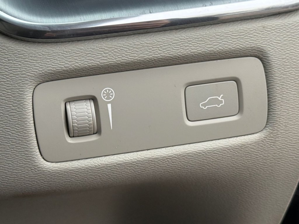 Used Volvo XC60 2018 for sale - 77327997: Photo 32