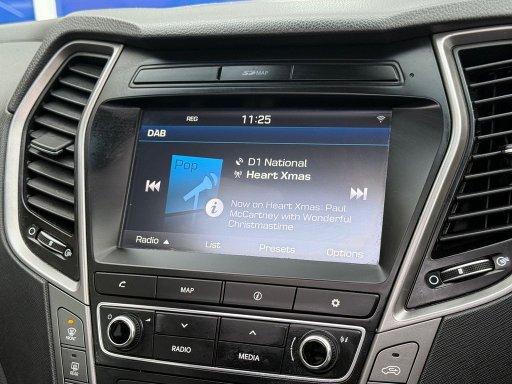 Used Hyundai Santa Fe 2016 for sale - 77642367: Photo 2