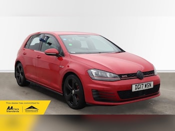 Used Volkswagen Golf 2017 for sale - 76950127: Photo