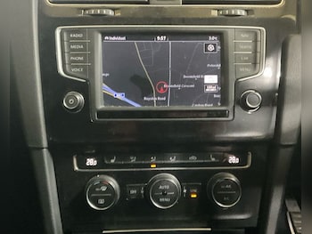 Used Volkswagen Golf 2017 for sale - 76950127: Photo