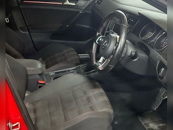 Used Volkswagen Golf 2017 for sale - 76950127: Photo