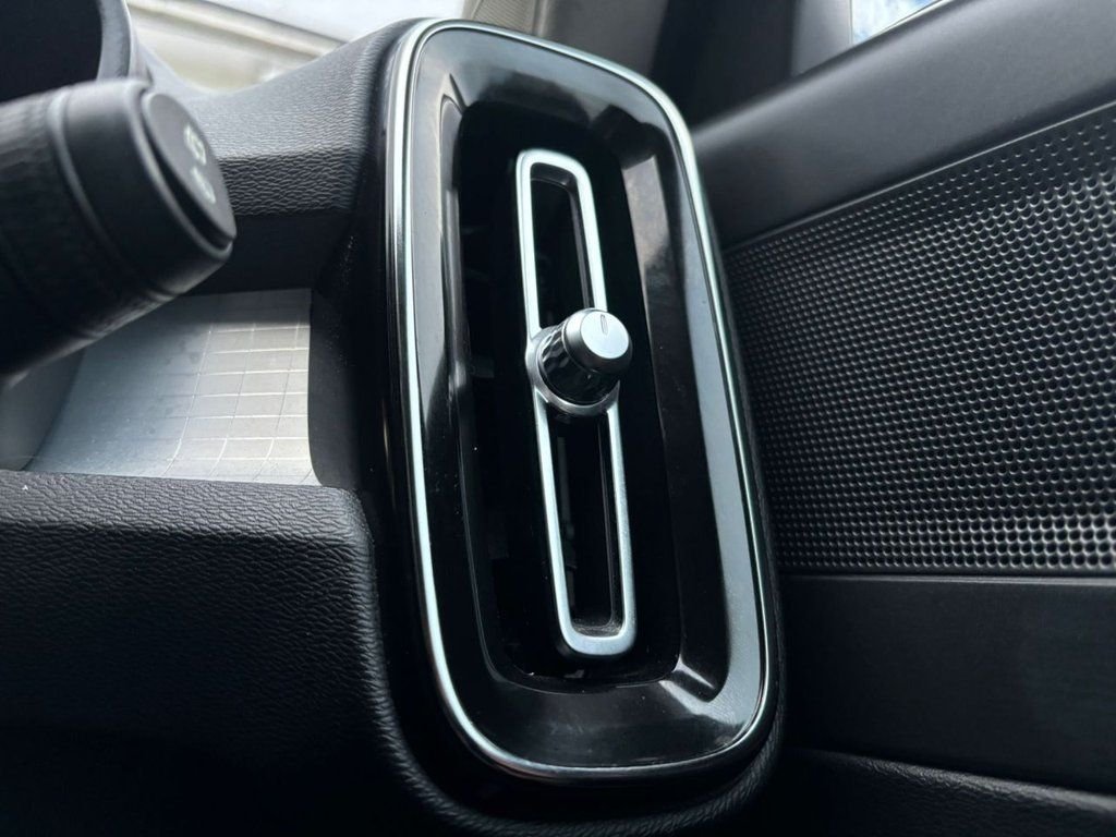 Used Volvo XC40 2019 for sale - 76546479: Photo 37