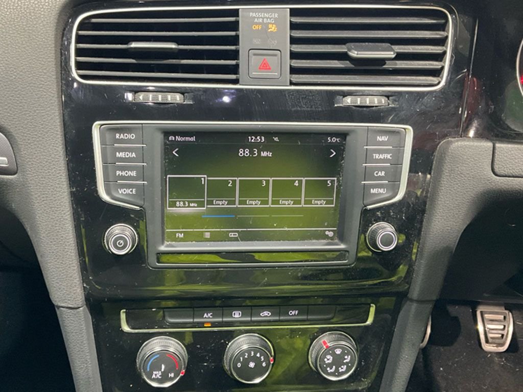 Used Volkswagen Golf 2017 for sale - 77250281: Photo 2