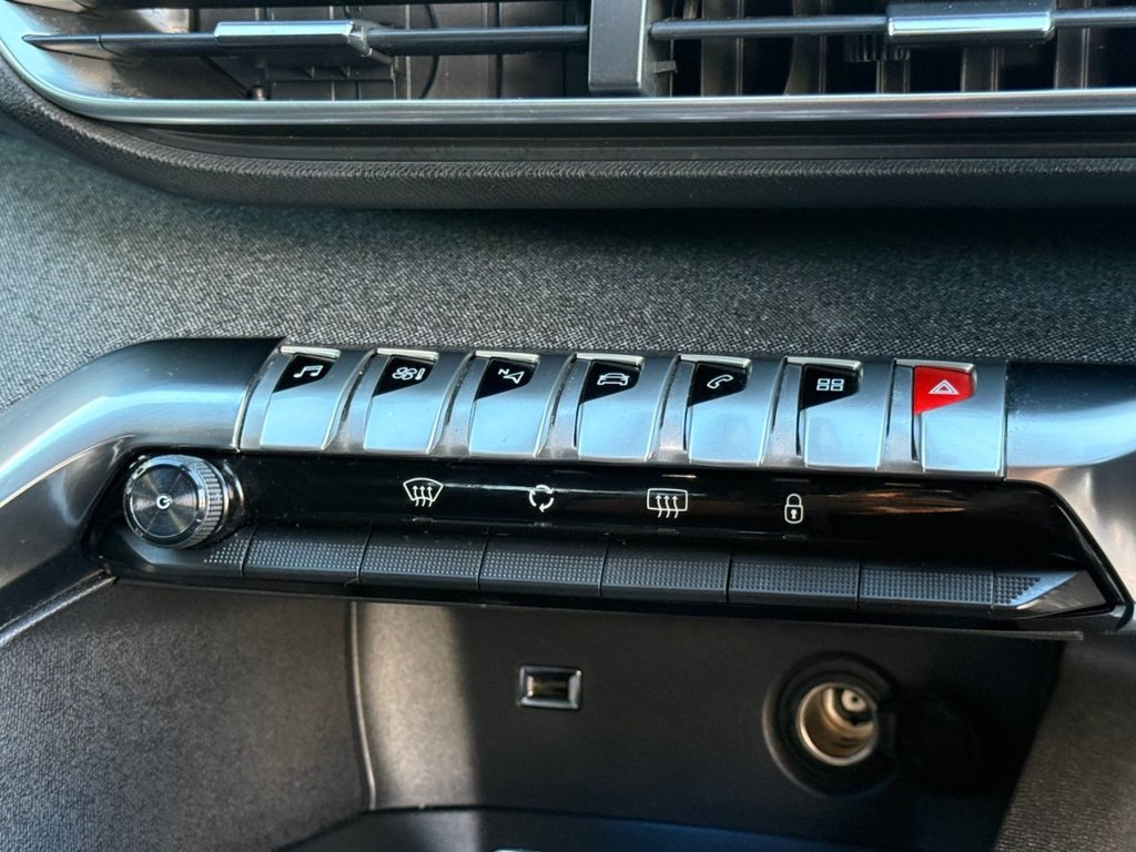 Used Peugeot 3008 2018 for sale - 76386686: Photo 31