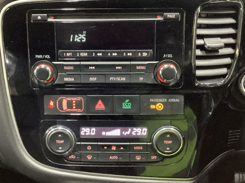 Used Mitsubishi Outlander 2016 for sale - 77328135: Photo 2