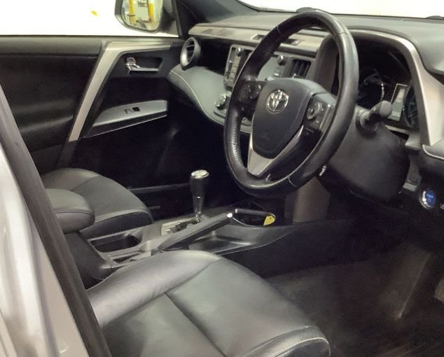 Used Toyota RAV4 2017 for sale - 76496293: Photo 3