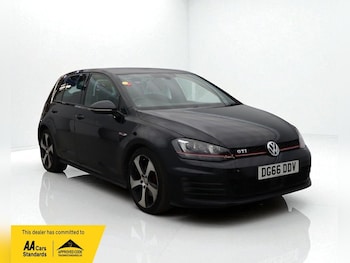 Used Volkswagen Golf 2016 for sale - 75801300: Photo